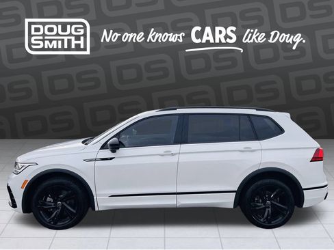 Used 2023 Volkswagen Tiguan SE R-Line image 2