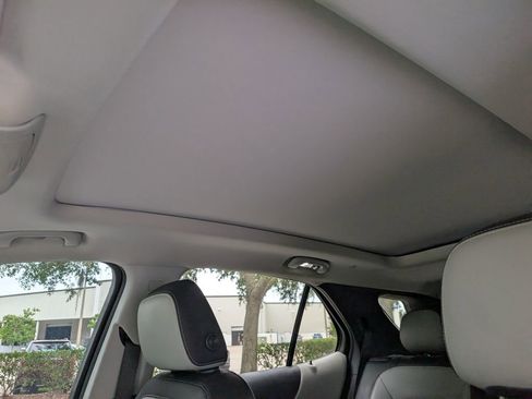 Used 2021 Chevrolet Equinox Premier FWD image 26
