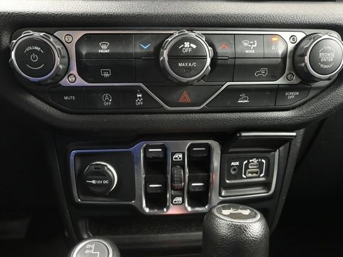 Used 2024 Jeep Wrangler Unlimited Sport AWD/4WD image 27