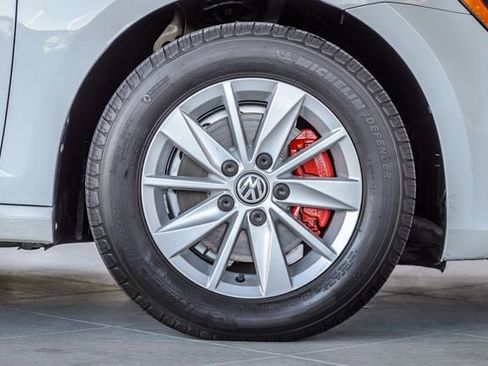 Used 2016 Volkswagen Golf S image 14