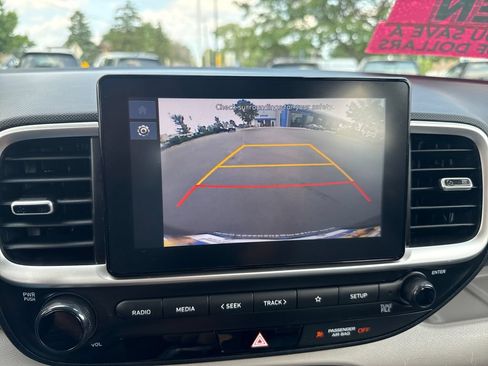 Certified 2023 Hyundai Venue SEL FWD image 33
