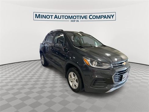 Used 2017 Chevrolet Trax LT image 2