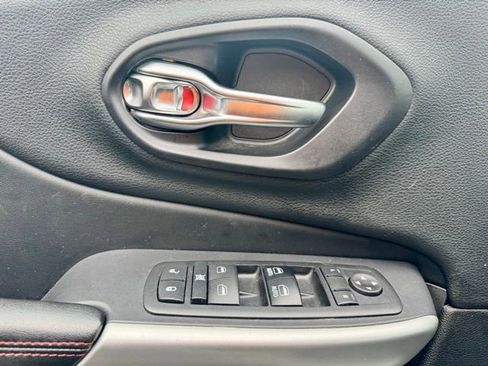 Used 2017 Jeep Cherokee Trailhawk w/ Cold Weather Group image 14