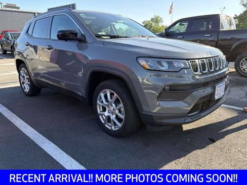 Certified 2023 Jeep Compass Latitude AWD/4WD image 1