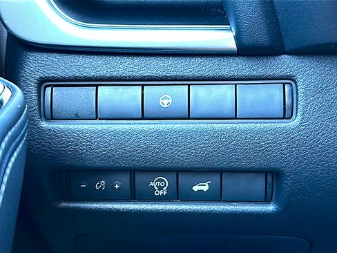 Certified 2025 Nissan Rogue SV image 35