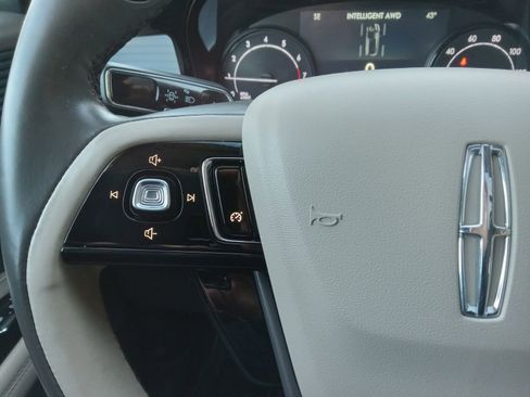 Used 2020 Lincoln Corsair AWD w/ Premium Package image 21