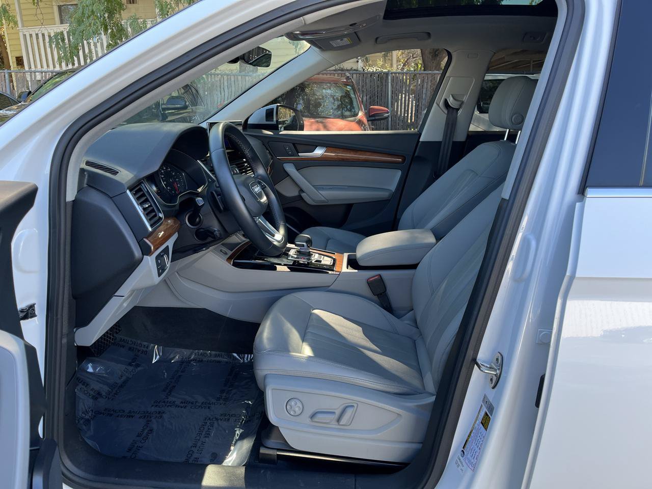 Used 2023 Audi Q5 2.0T Premium w/ Convenience Package AWD/4WD image 3