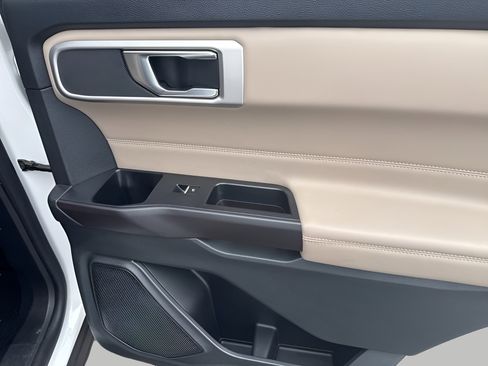 Used 2020 Ford Explorer XLT w/ Equipment Group 202A image 13