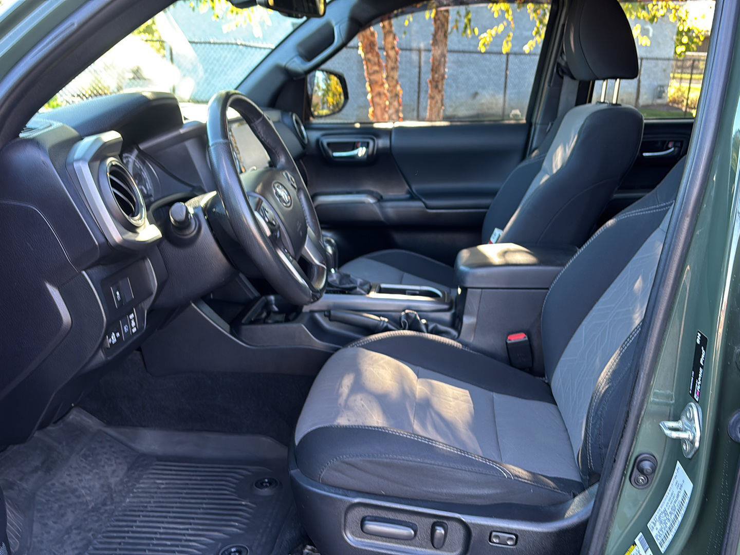 Used 2021 Toyota Tacoma TRD Sport w/ Technology Package AWD/4WD image 21