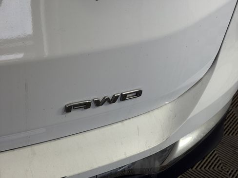 Certified 2024 GMC Terrain SLT image 17