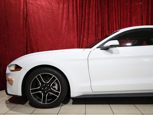 Used 2020 Ford Mustang Premium image 5