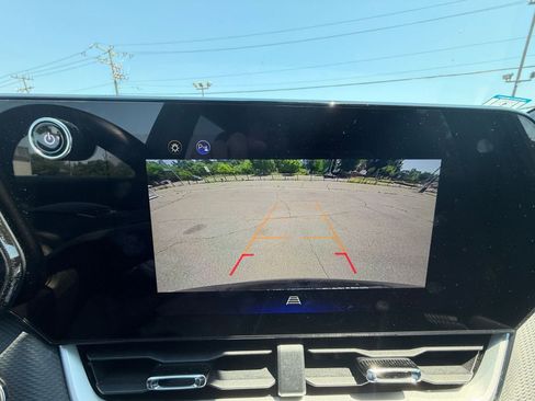 Used 2025 Chevrolet Equinox LT FWD image 24
