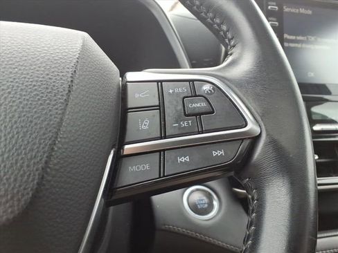 Used 2021 Toyota Highlander XLE image 19