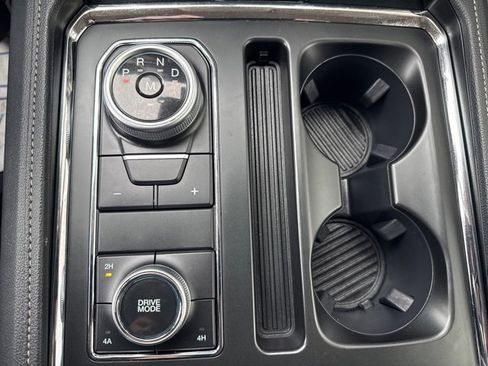 Used 2024 Ford Expedition XLT image 35