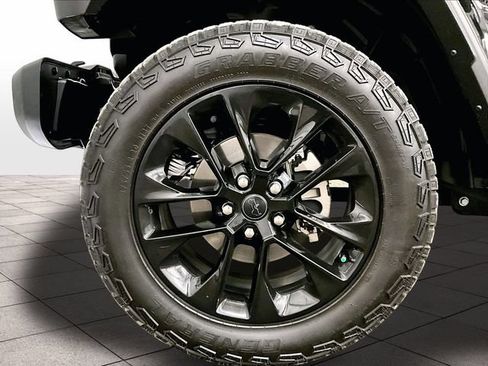Used 2025 Jeep Gladiator Sport AWD/4WD image 8