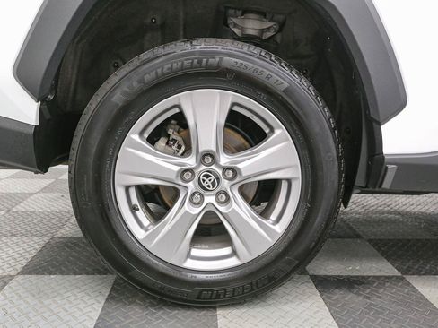 Used 2025 Toyota RAV4 XLE AWD/4WD image 15