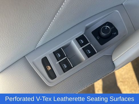 Used 2022 Volkswagen Tiguan SE w/ Panoramic Sunroof Package image 17