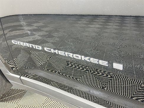 Used 2021 Jeep Grand Cherokee L Limited image 28