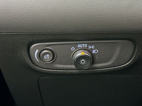 Used 2025 Buick Encore GX Preferred AWD/4WD image 17