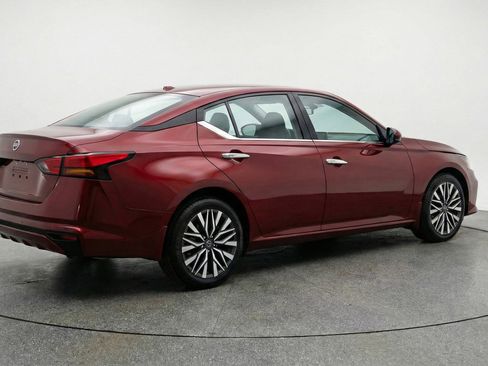Used 2025 Nissan Altima 2.5 SV image 9
