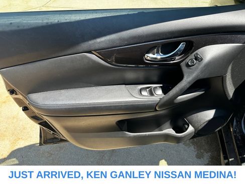 Used 2018 Nissan Rogue SV AWD/4WD image 14