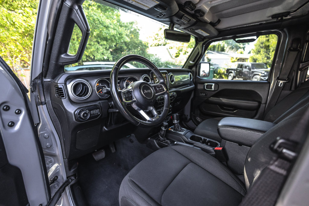 Used 2021 Jeep Wrangler Unlimited Sahara AWD/4WD image 16