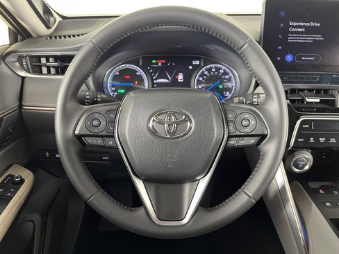 Used 2024 Toyota Venza XLE AWD/4WD image 12