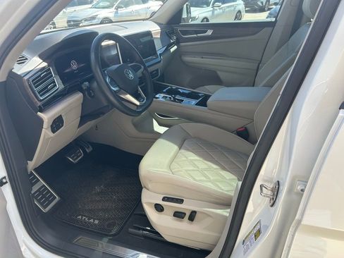 Used 2024 Volkswagen Atlas SEL Premium R-Line image 10
