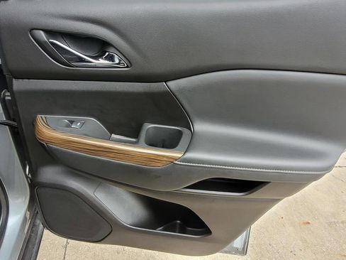 Certified 2023 GMC Acadia SLE w/ Driver Convenience Package image 12