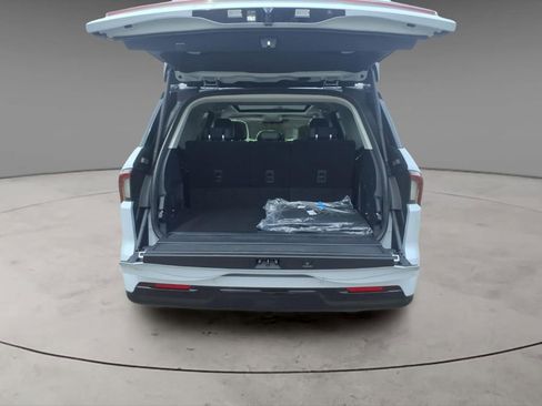 New 2026 Lincoln Navigator Reserve AWD/4WD image 8