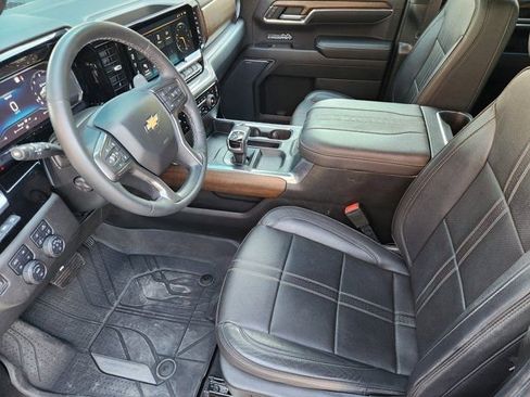Used 2023 Chevrolet Silverado 1500 High Country w/ High Country Premium Package image 4