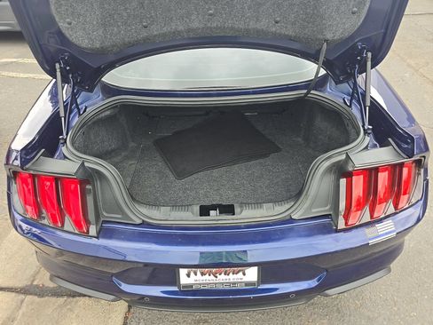 Used 2018 Ford Mustang GT RWD image 14