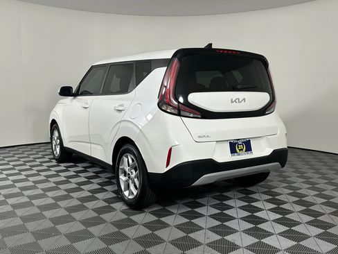 Used 2023 Kia Soul LX w/ LX Technology Package image 13