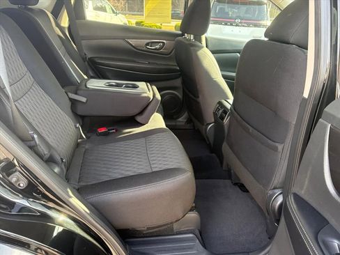 Used 2019 Nissan Rogue SV w/ Premium Package image 19