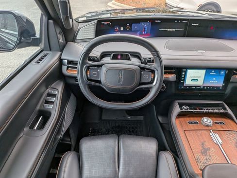 Certified 2025 Lincoln Navigator Black Label image 20