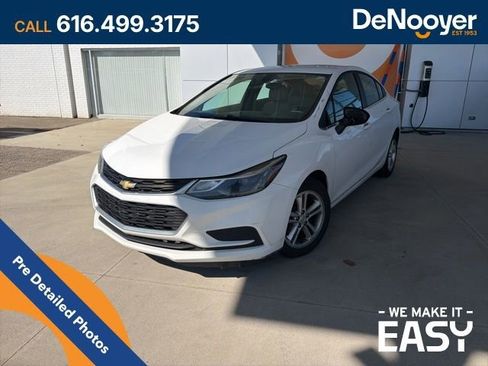 Used 2017 Chevrolet Cruze LT w/ Convenience Package image 1