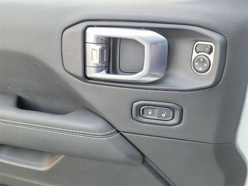 Used 2021 Jeep Wrangler Unlimited Sahara w/ Cold Weather Group image 15