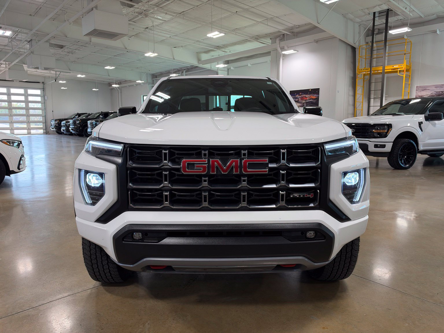 Used 2025 GMC Canyon AT4 AWD/4WD image 2