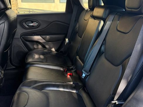 Used 2022 Jeep Cherokee Limited w/ Elite Package AWD/4WD image 9
