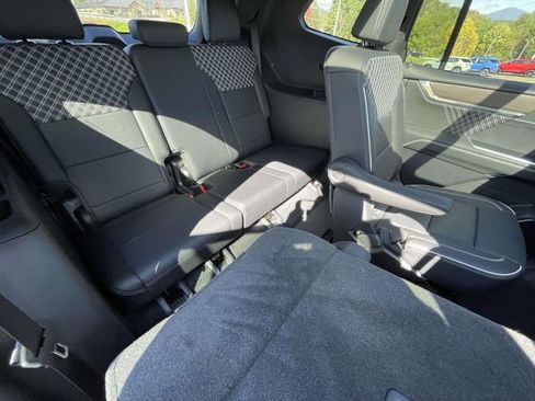 Certified 2024 GMC Acadia Denali image 30