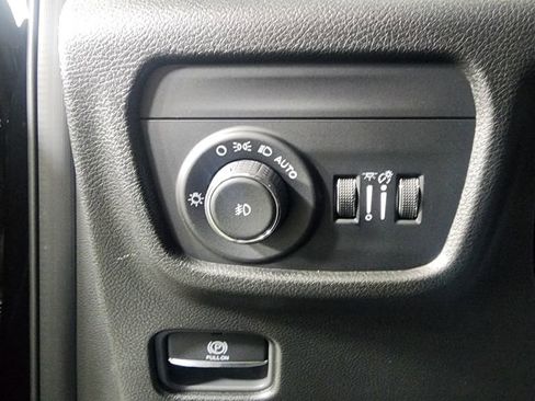 New 2025 Jeep Grand Cherokee Limited w/ Black Appearance Package image 19