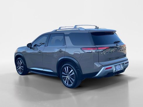 Used 2024 Nissan Pathfinder Platinum w/ Lighting Package (N93) image 4