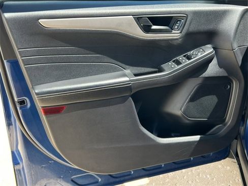 Used 2022 Ford Escape SE image 13