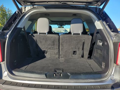 Used 2022 Ford Explorer XLT w/ Equipment Group 202A image 18