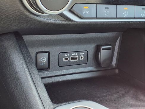 Used 2024 Nissan Sentra SV image 27