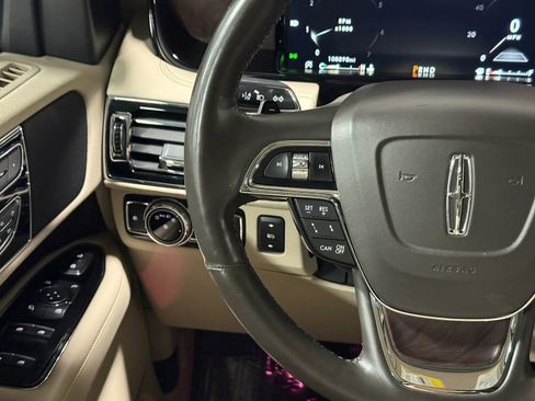 Used 2019 Lincoln Navigator L Reserve AWD/4WD image 27