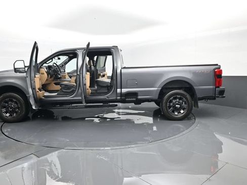 Used 2023 Ford F250 Lariat w/ Sport Appearance Package AWD/4WD image 31