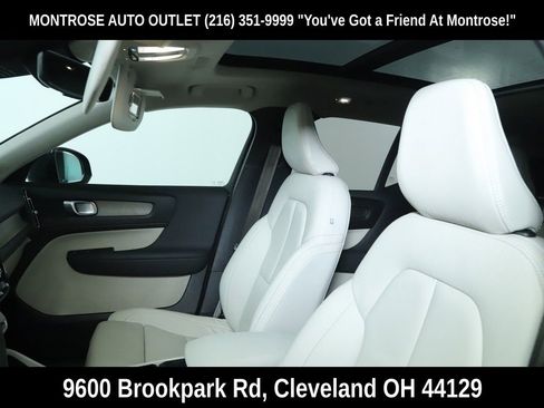 Used 2023 Volvo XC40 B5 Plus w/ Climate Package image 27