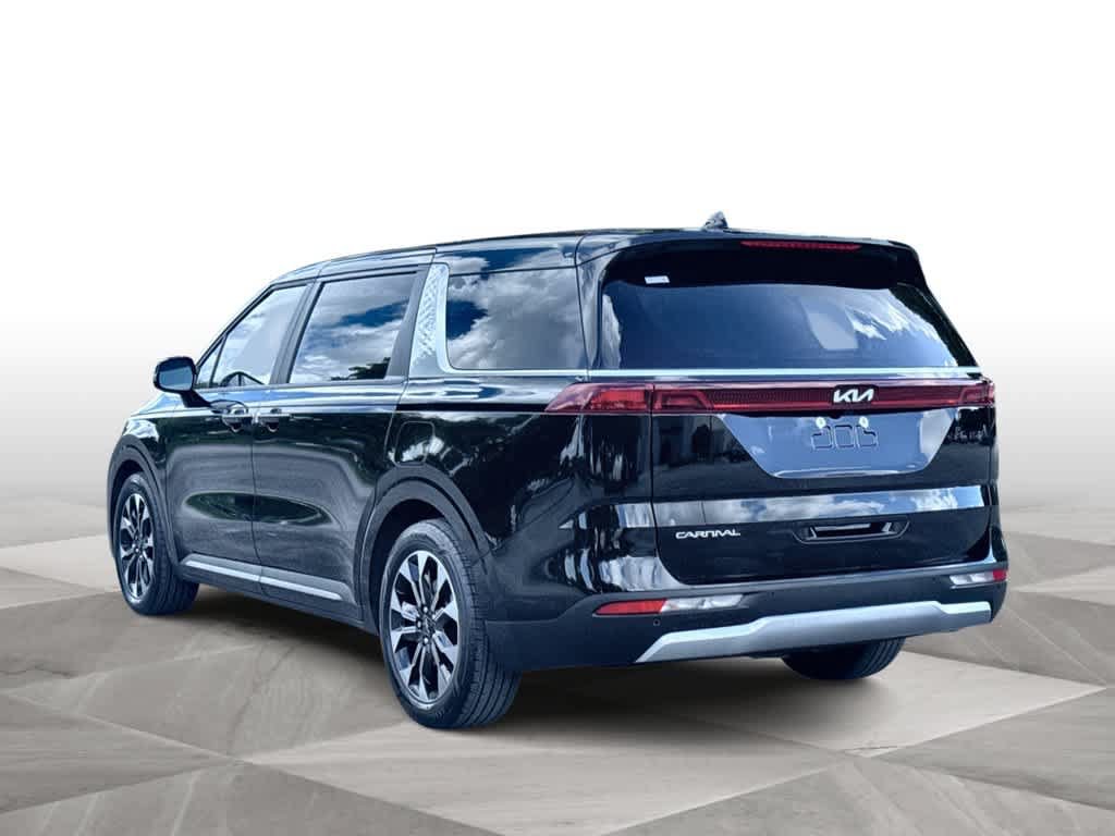 Used 2024 Kia Carnival EX FWD image 6