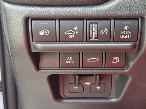 Used 2024 Toyota Land Cruiser image 13